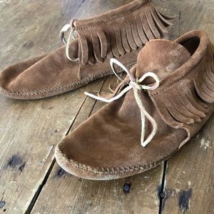 Fringe moccasins